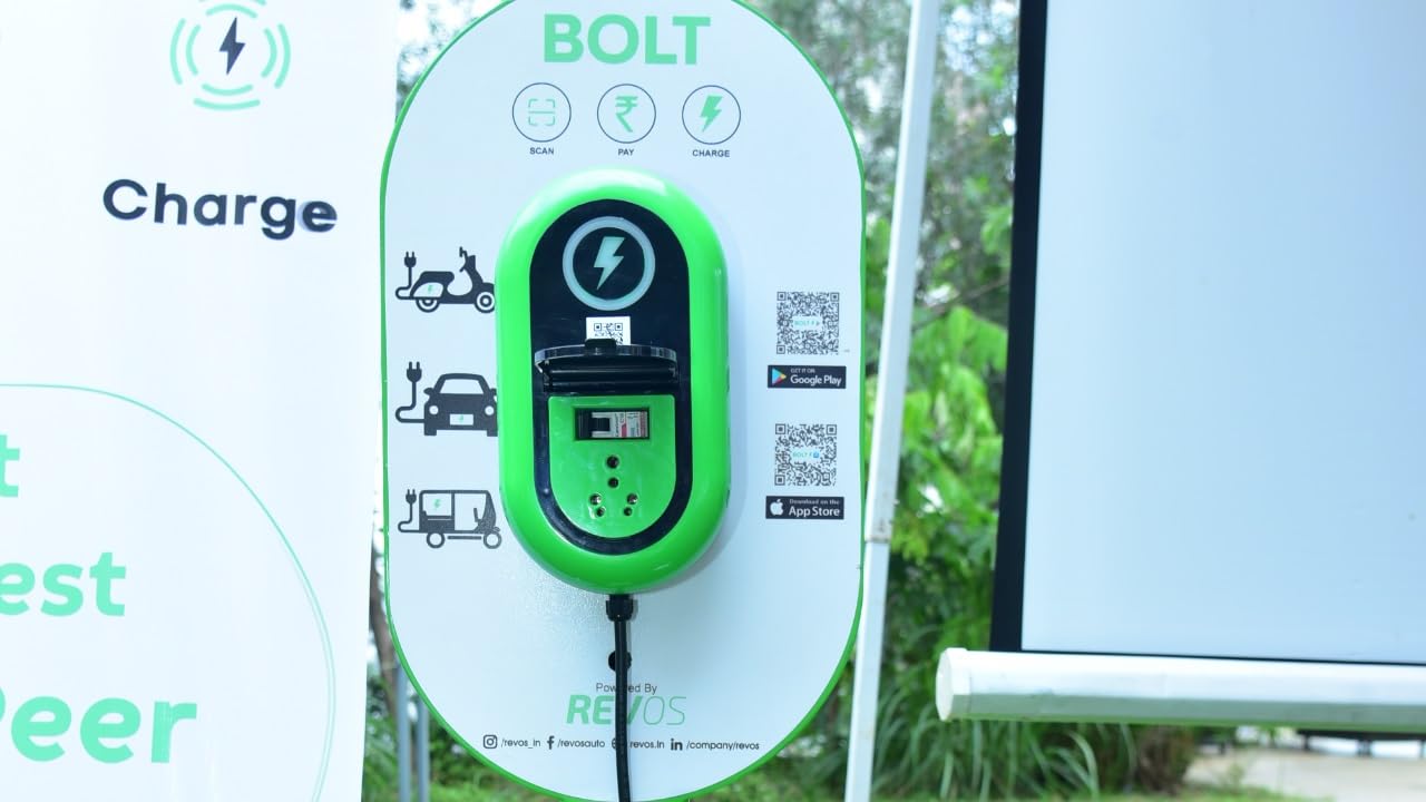 Bolt.Earth 3.3kW EV Charger: Fast & Easy Home Charging Vortex